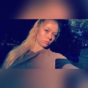 Meet your Posher, Caitlin